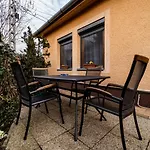 Estike Apartment *